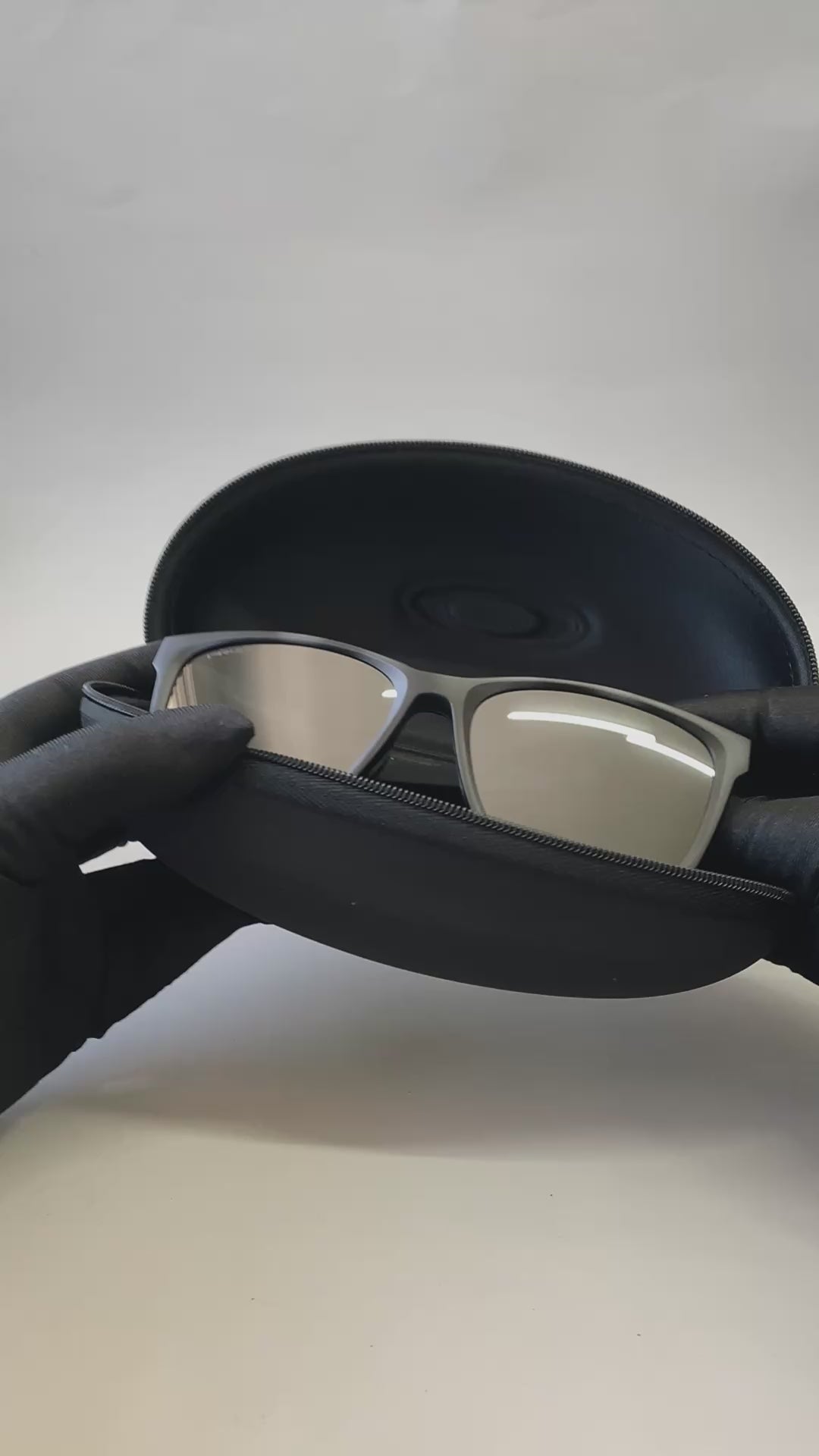 Óculos Solar Oakley OO 9506D
