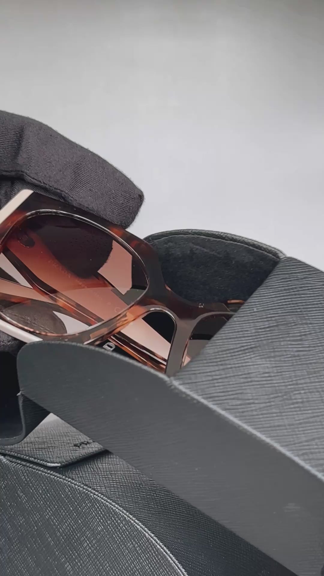 Óculos solar Prada PR 15WS